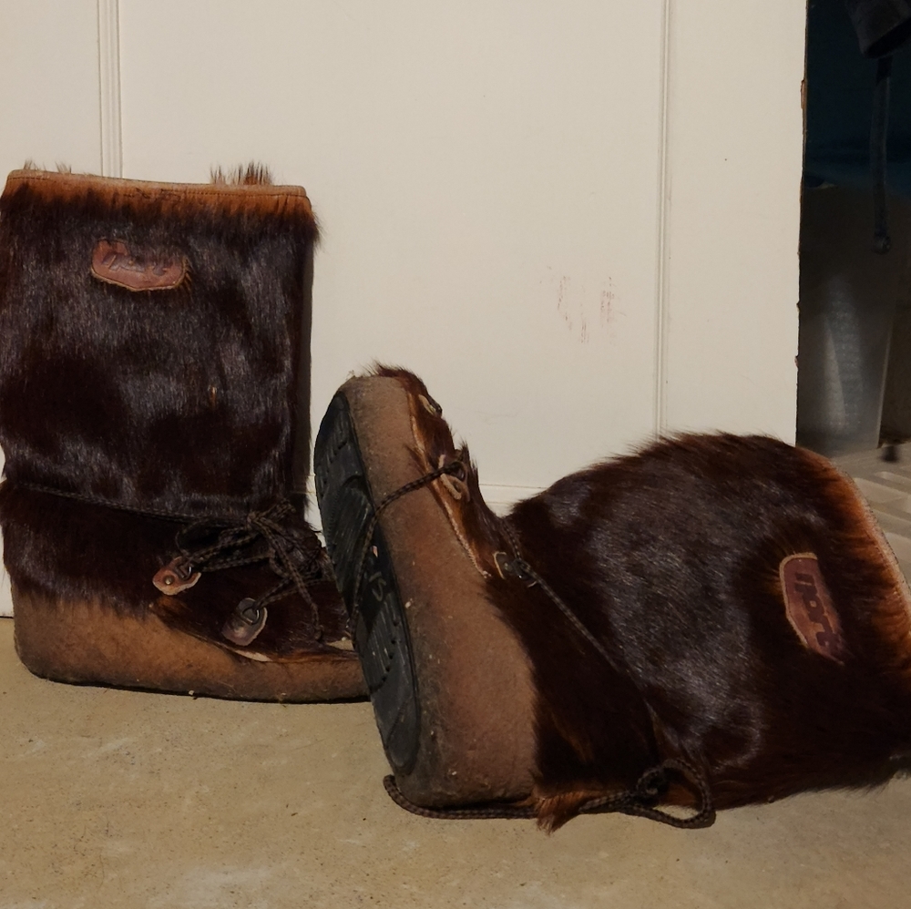 Vintage Igloo by Nort Goat fur boots